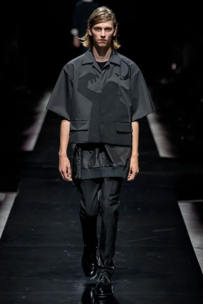 Look 15